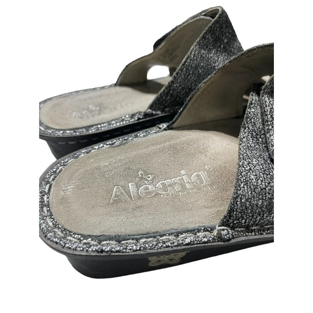 Alegria by PG Lite Womens Metallic Pewter Leather Slide Sandals Medallion 39 - Picture 4 of 6
